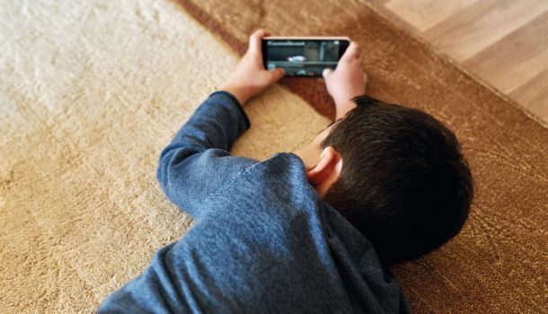 Bambini e mobile gaming: quando è troppo?
