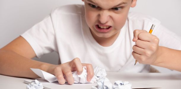 Perché gli adolescenti non vogliono studiare? Come affrontare la crisi scolastica