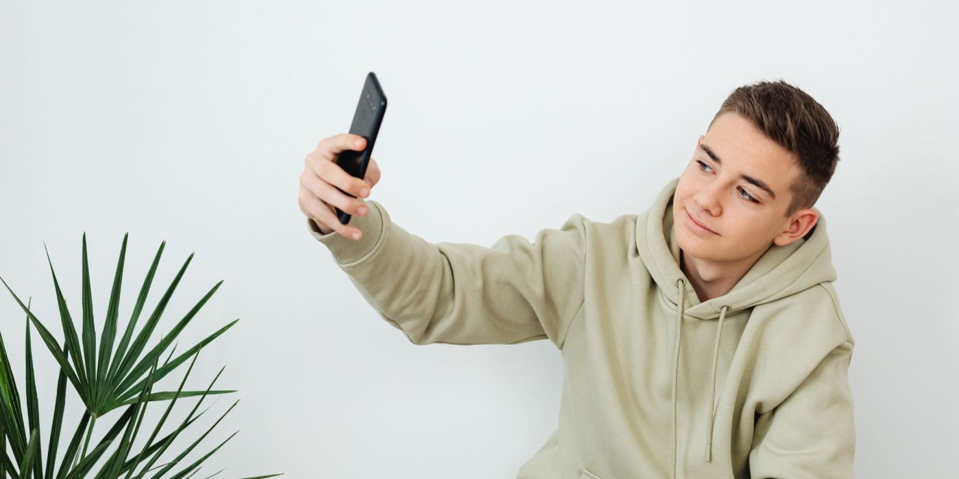 Adolescenti in vetrina: la popolarità ai tempi dei social